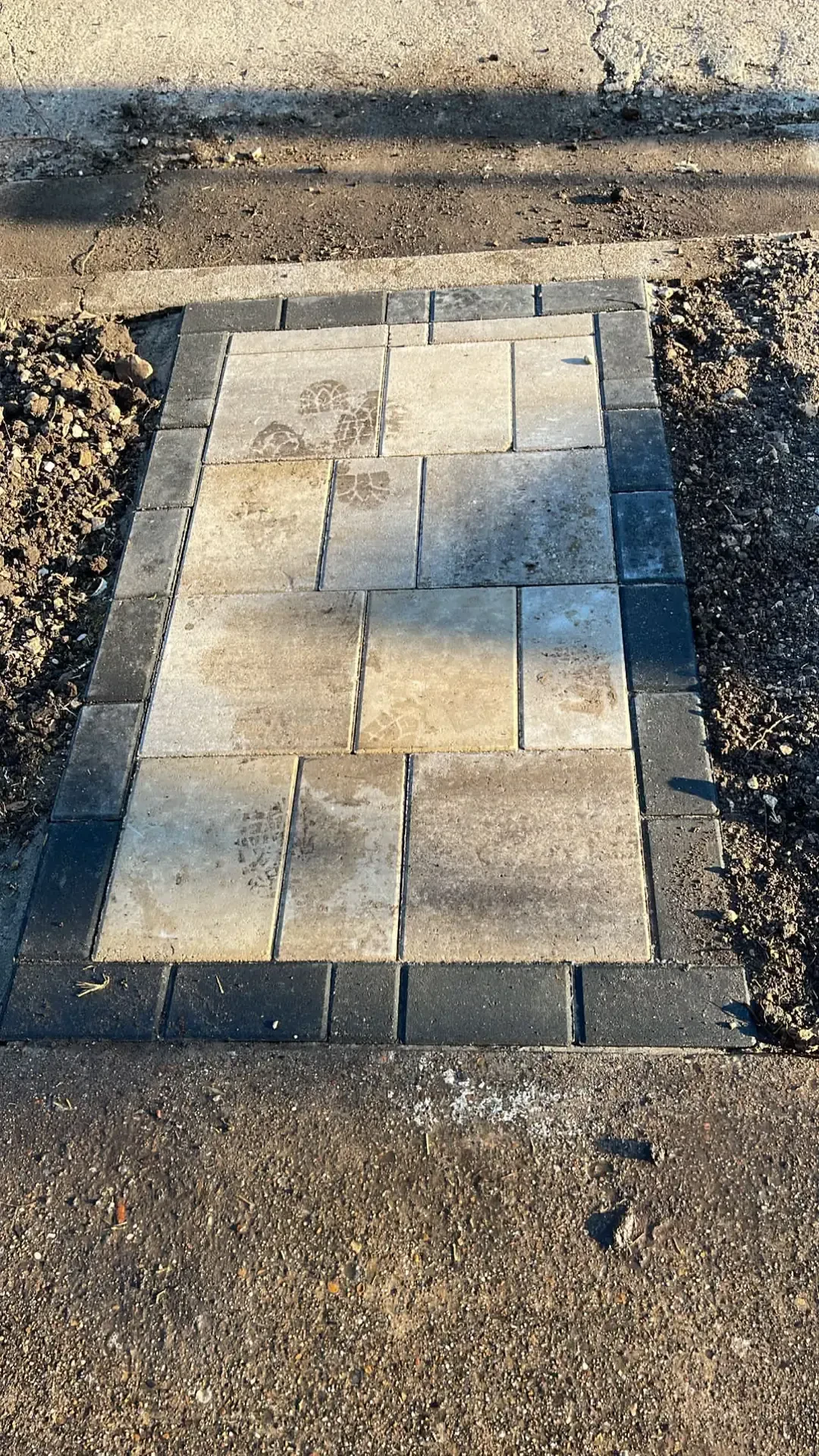 paver walkway end detail with dark border